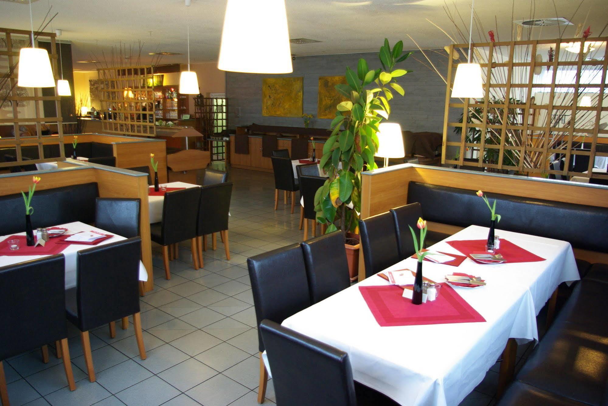 Отель Astral'inn & Restaurant Лейпциг